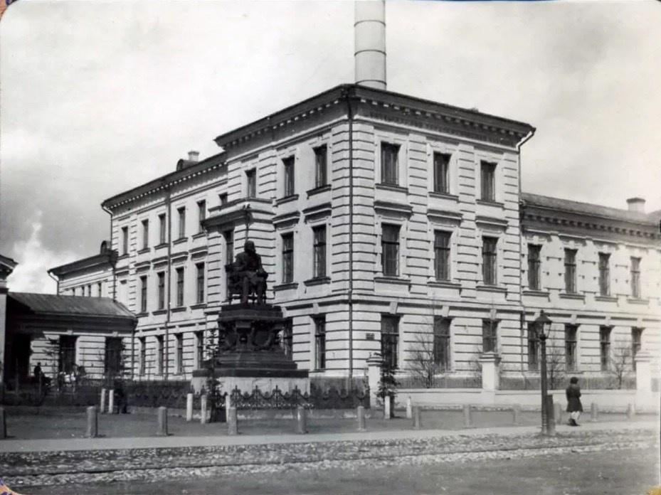 Гордость отечественной медицины. П&П — Полезное с Приятным. Фотоэкскурсии — Москва на память. Экскурсовод и фотограф в Москве. Увези столицу в своём альбоме!