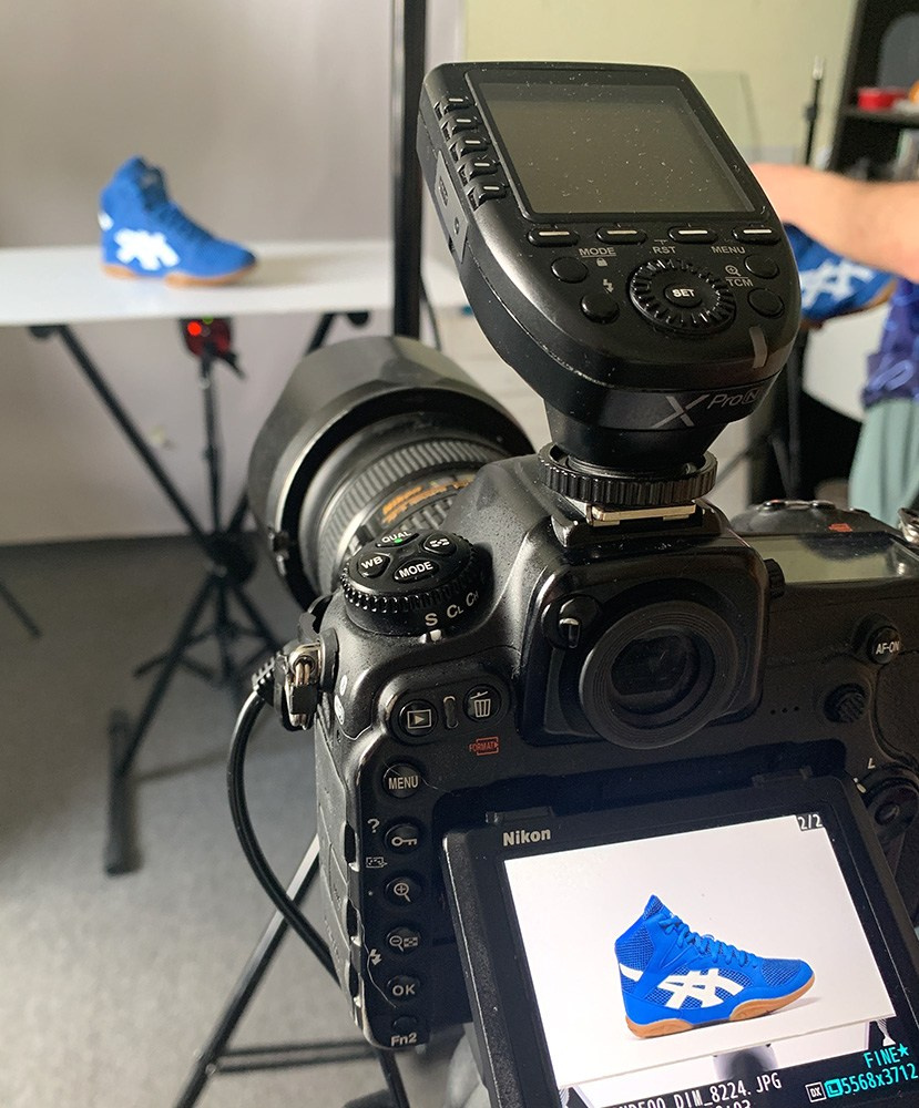 Предметная фотосъёмка обуви в фотостудии для Wildberries