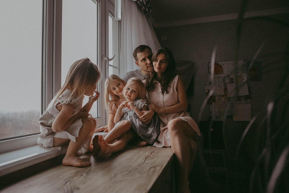 Домашняя уютная семейная фотоссесия. Саша + Саша = трое детей. Катя Сидор — фотограф в Москве