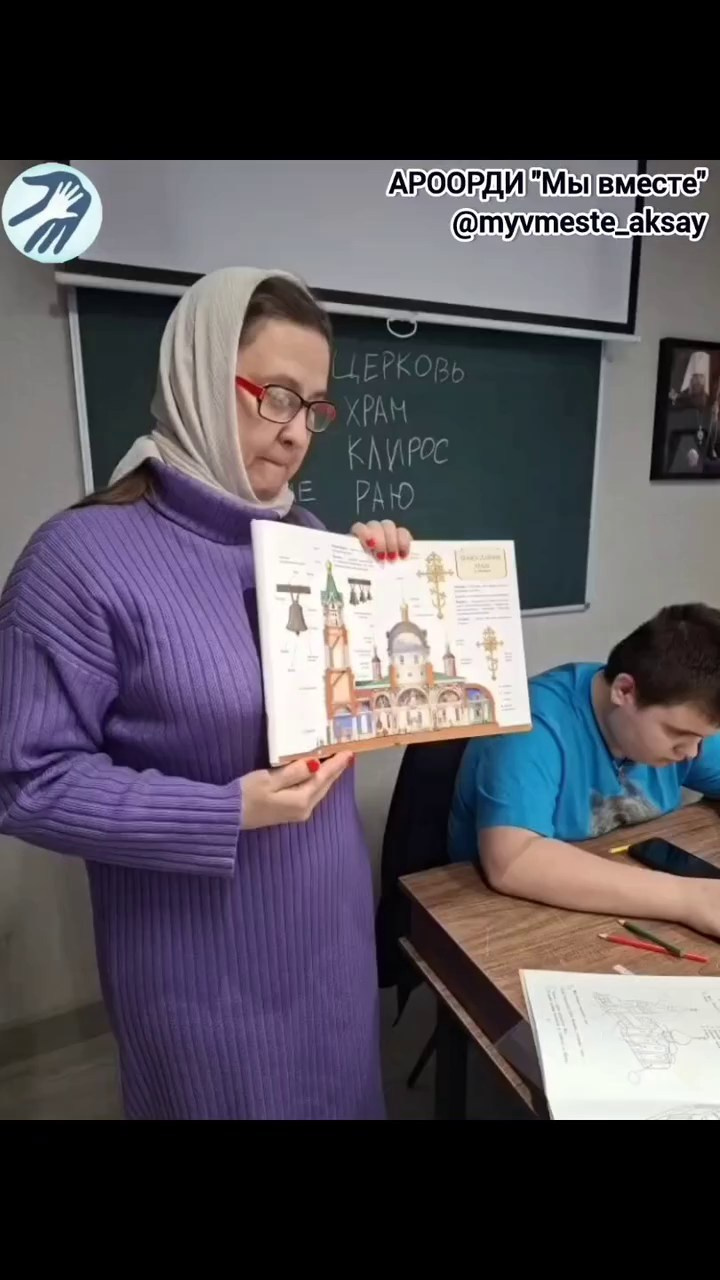 В воскресной школе — тихая радость: познаём храм и творим песочные розы ✨🕊️🎨