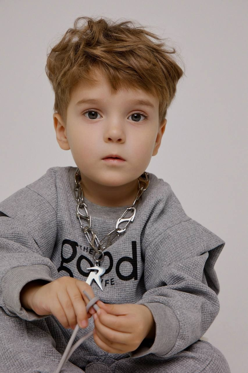 Модель для предметной съемки мальчик Радэль Казань| Sale Easy