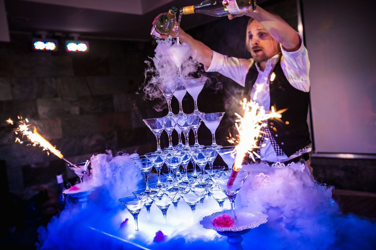 Ведущий + диджей + 1 из 8 моих услуг в подарок!