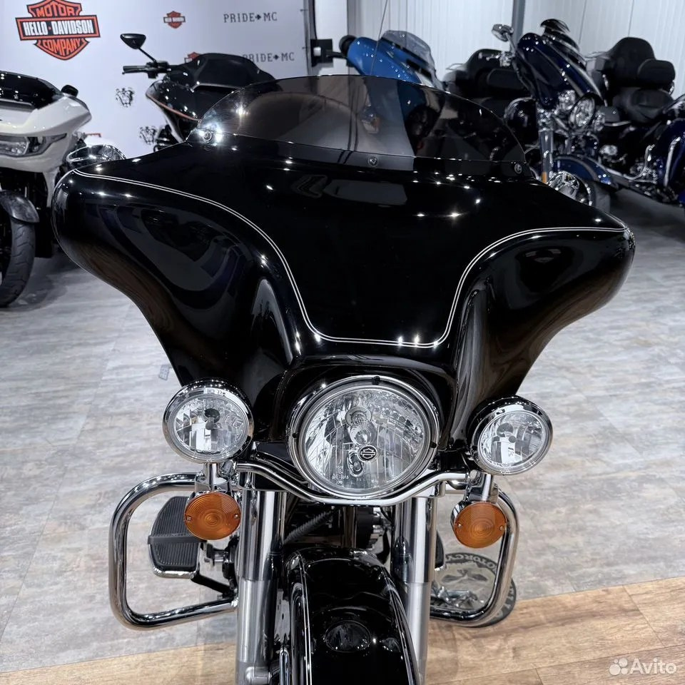 Купить Harley-Davidson 2010 HD Electra Glide (Vivid Black Double Stripe) (Touring) — подробнее на сайте. Hello Davidson, Москва. Только хорошие мотоциклы…