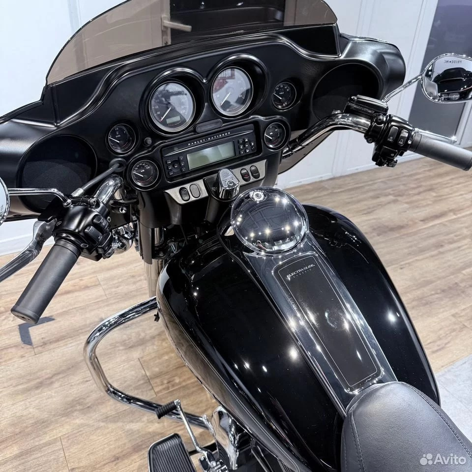 Купить Harley-Davidson 2010 HD Electra Glide (Vivid Black Double Stripe) (Touring) — подробнее на сайте. Hello Davidson, Москва. Только хорошие мотоциклы…