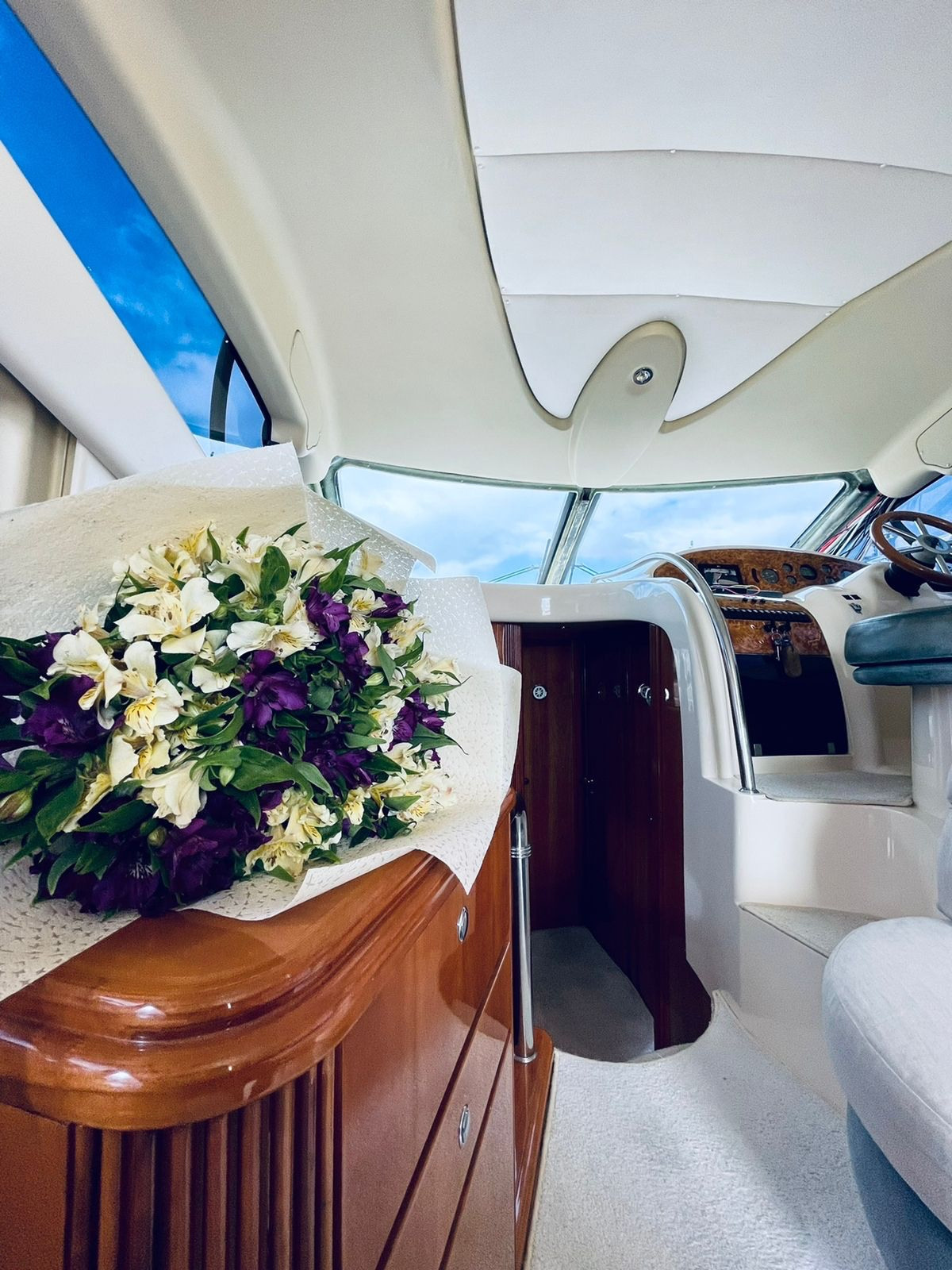 Премиум яхты в Сочи. Аренда Яхт и Катеров в Сочи