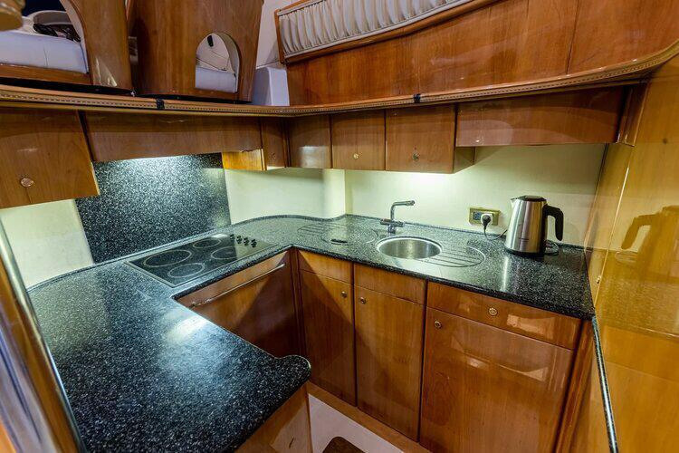 Премиум яхты в Сочи. Аренда Яхт и Катеров в Сочи