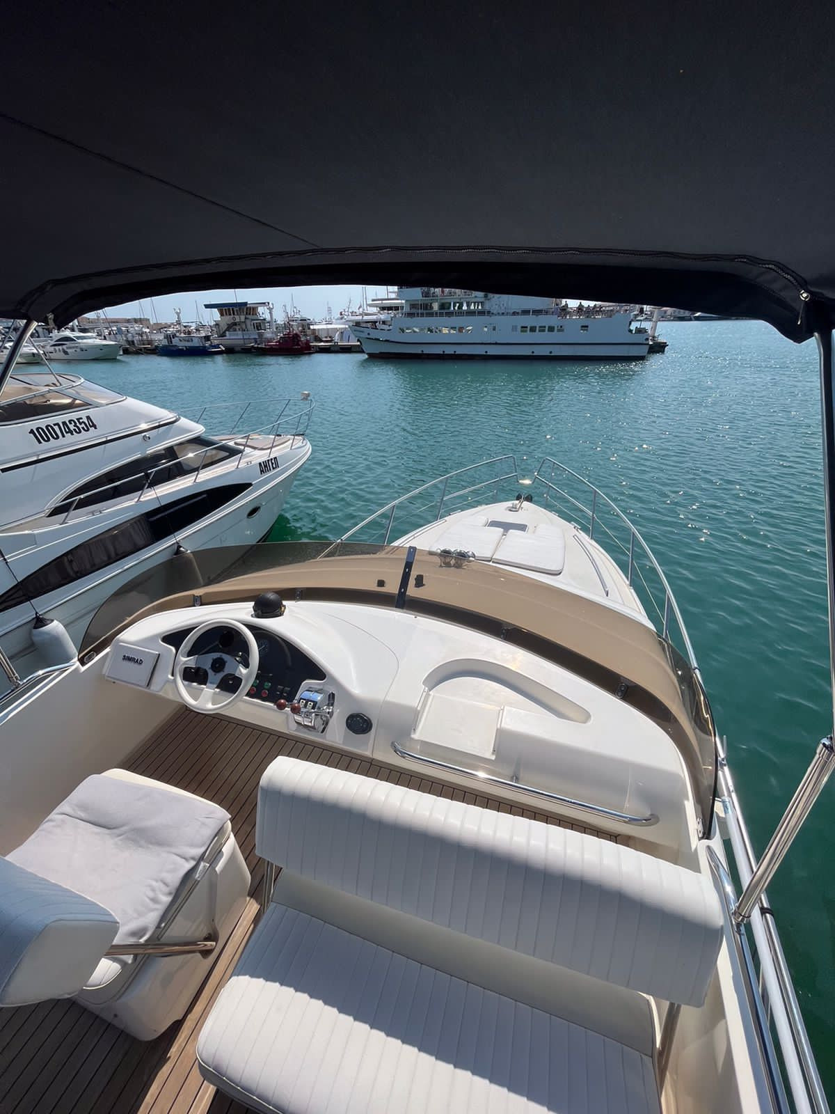 Двухпалубные яхты в Сочи. Аренда Яхт и Катеров в Сочи