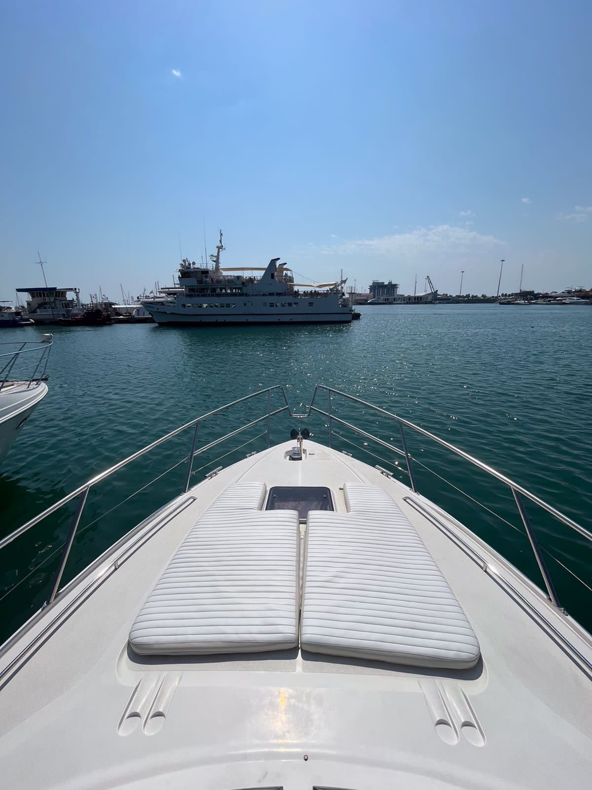 Двухпалубные яхты в Сочи. Аренда Яхт и Катеров в Сочи