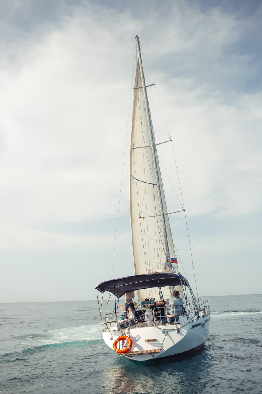 Парусно —моторные яхты и катамараны в Сочи. Аренда Яхт и Катеров в Сочи