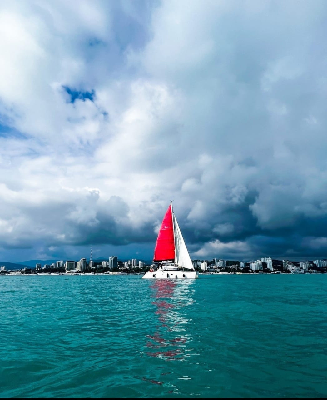 Парусно —моторные яхты и катамараны в Сочи. Аренда Яхт и Катеров в Сочи