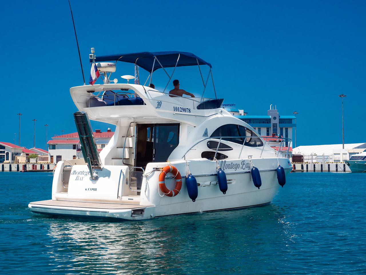 Двухпалубные яхты в Сочи. Аренда Яхт и Катеров в Сочи