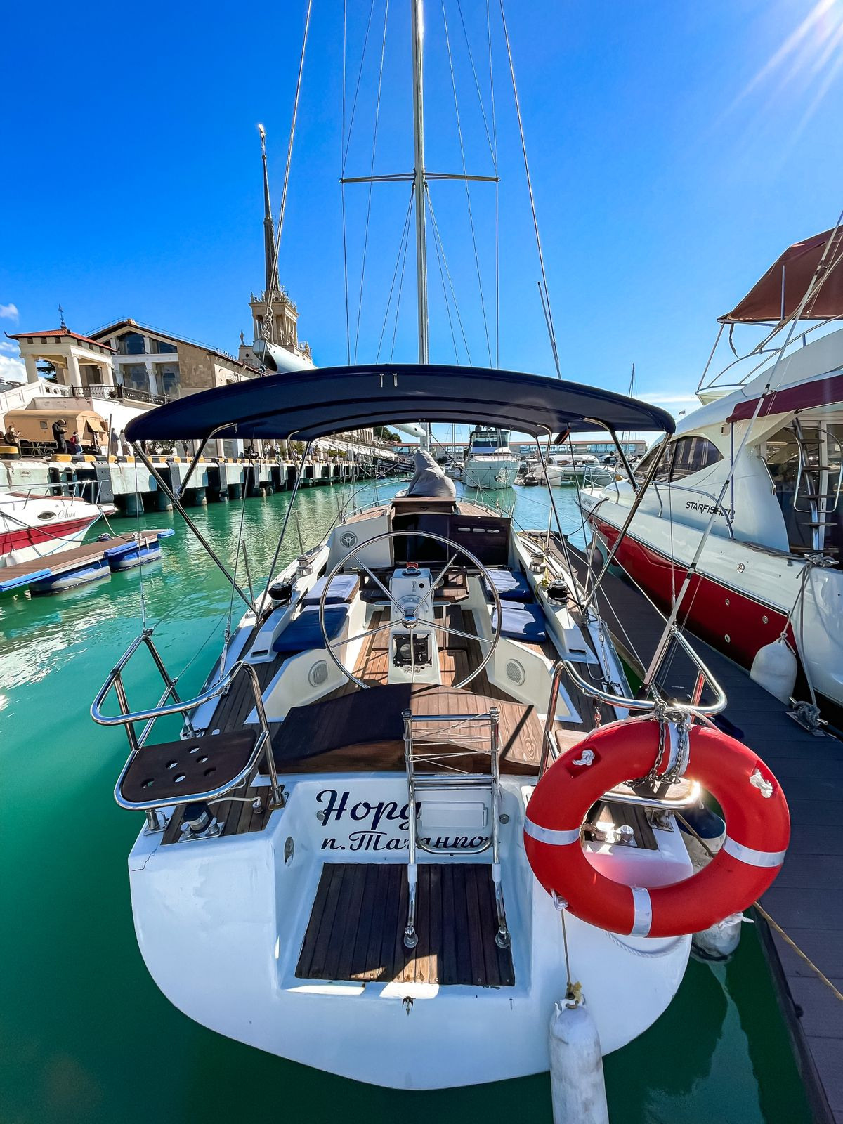 Парусно —моторные яхты и катамараны в Сочи. Аренда Яхт и Катеров в Сочи