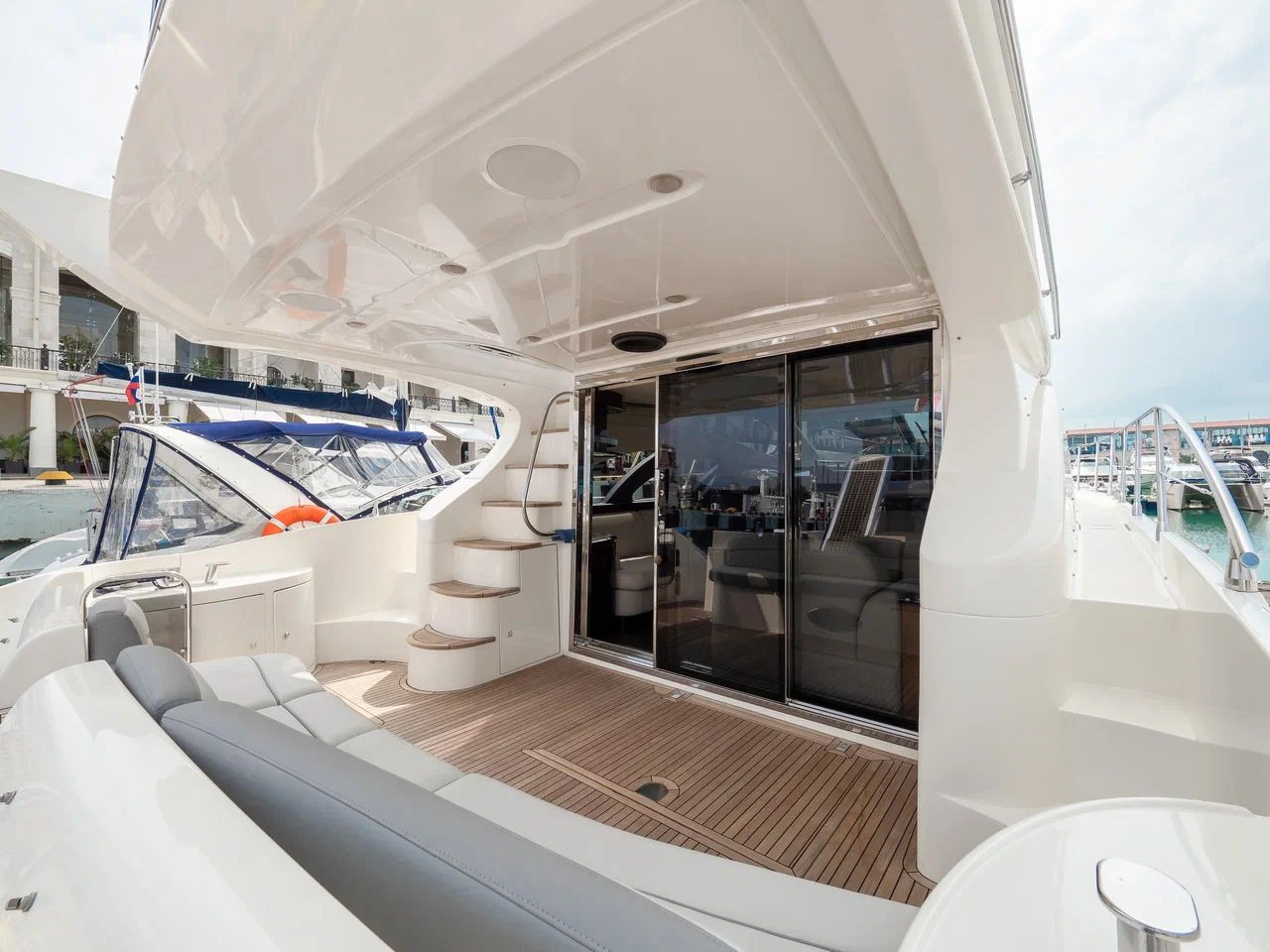 Премиум яхты в Сочи. Аренда Яхт и Катеров в Сочи