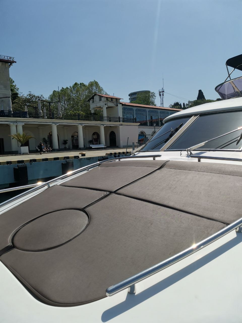 Премиум яхты в Сочи. Аренда Яхт и Катеров в Сочи