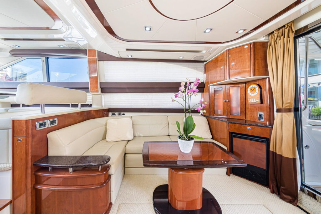 Премиум яхты в Сочи. Аренда Яхт и Катеров в Сочи