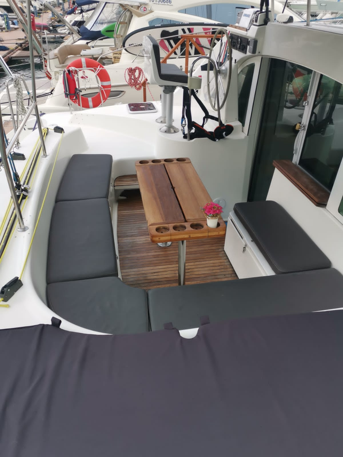 Парусно —моторные яхты и катамараны в Сочи. Аренда Яхт и Катеров в Сочи