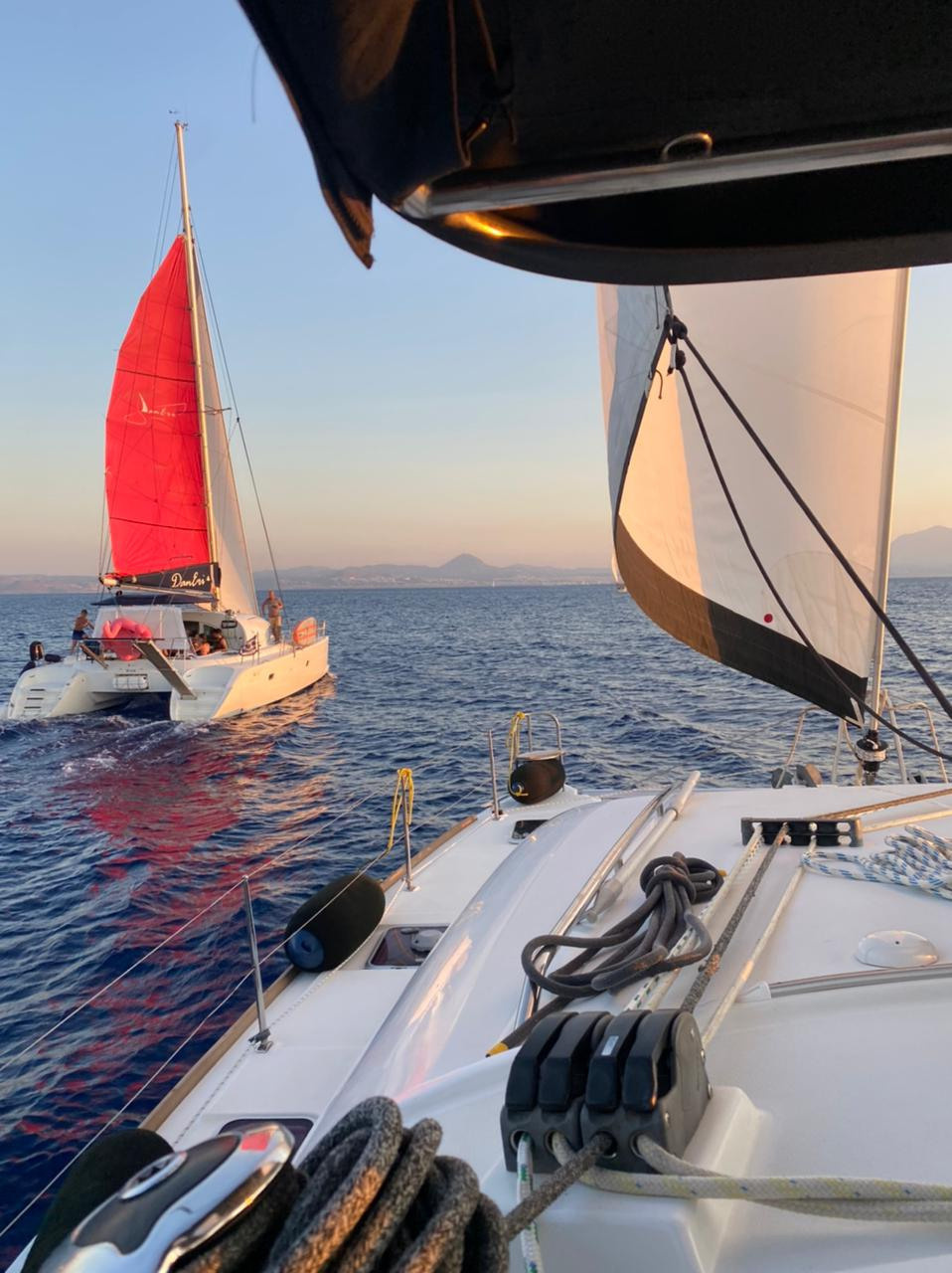 Парусно —моторные яхты и катамараны в Сочи. Аренда Яхт и Катеров в Сочи