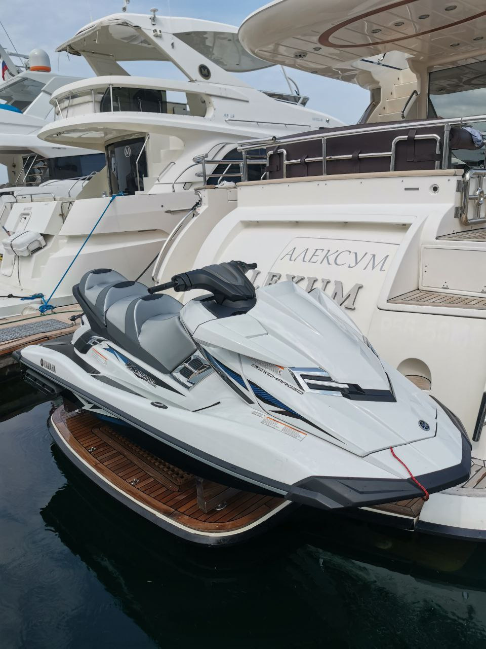 Премиум яхты в Сочи. Аренда Яхт и Катеров в Сочи