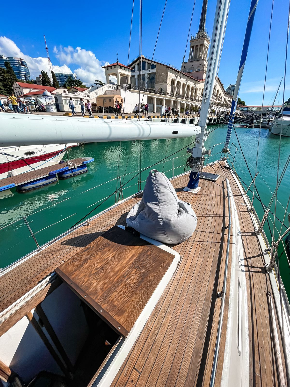 Парусно —моторные яхты и катамараны в Сочи. Аренда Яхт и Катеров в Сочи