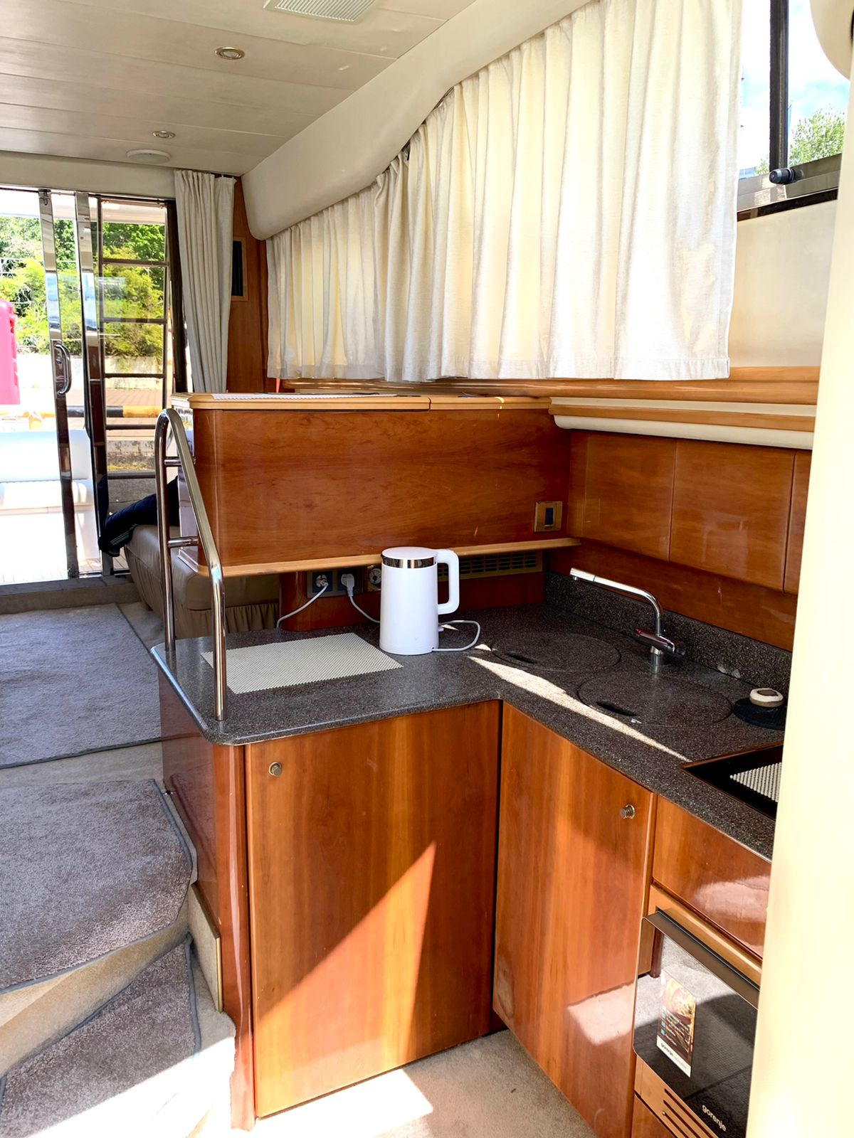 Двухпалубные яхты в Сочи. Аренда Яхт и Катеров в Сочи