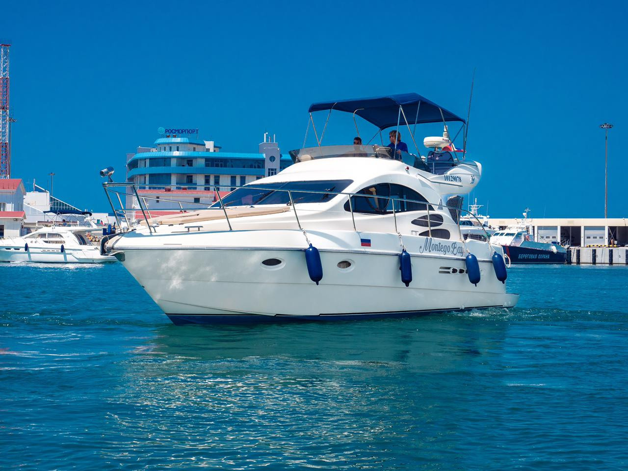 Двухпалубные яхты в Сочи. Аренда Яхт и Катеров в Сочи