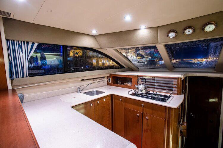 Двухпалубные яхты в Сочи. Аренда Яхт и Катеров в Сочи