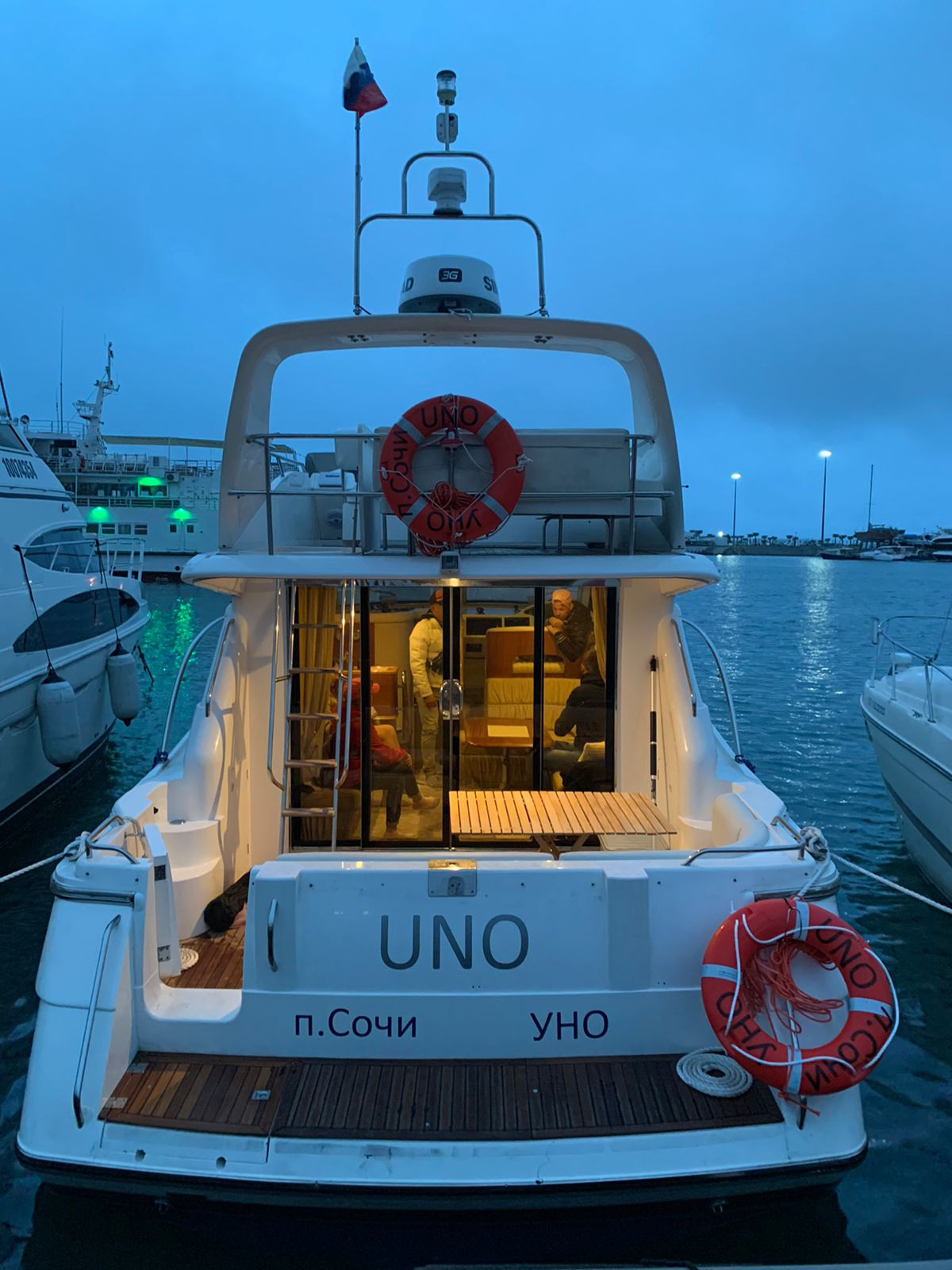 Двухпалубные яхты в Сочи. Аренда Яхт и Катеров в Сочи