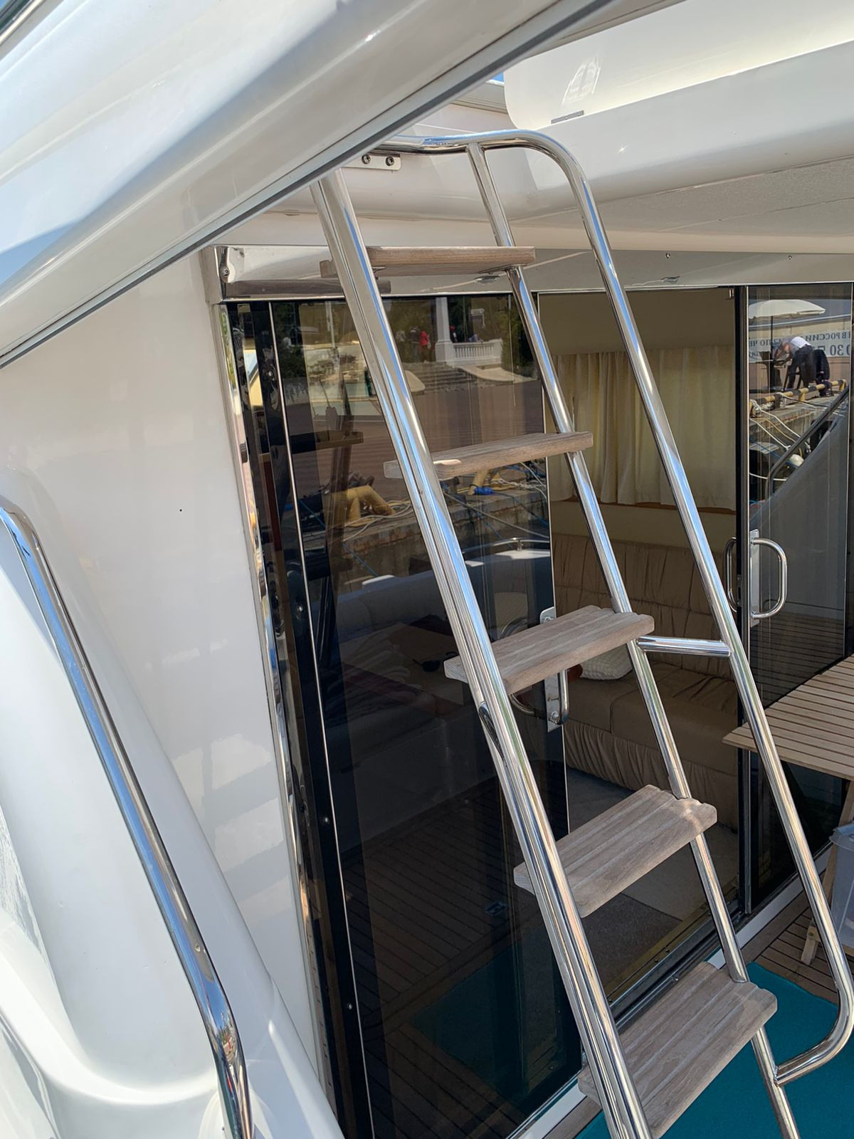 Двухпалубные яхты в Сочи. Аренда Яхт и Катеров в Сочи