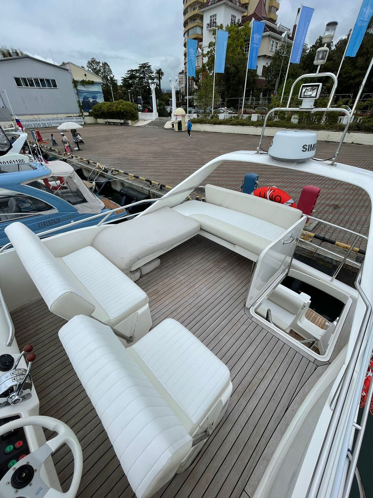 Двухпалубные яхты в Сочи. Аренда Яхт и Катеров в Сочи