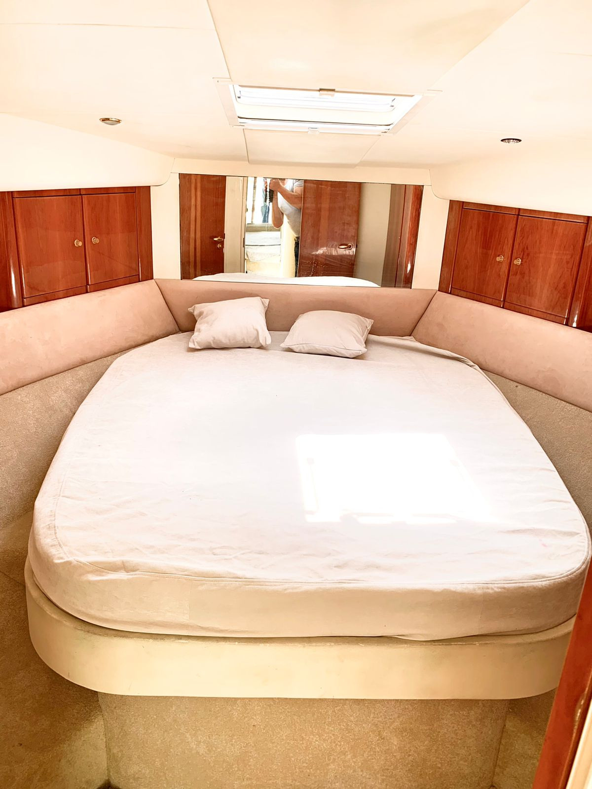 Двухпалубные яхты в Сочи. Аренда Яхт и Катеров в Сочи