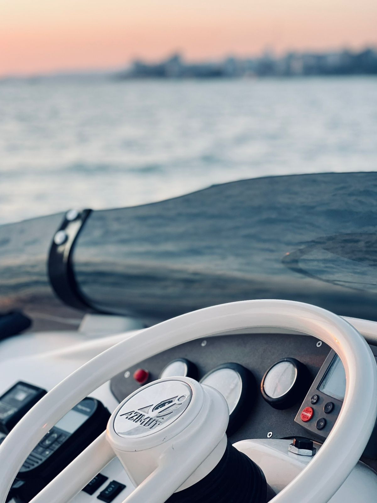 Премиум яхты в Сочи. Аренда Яхт и Катеров в Сочи