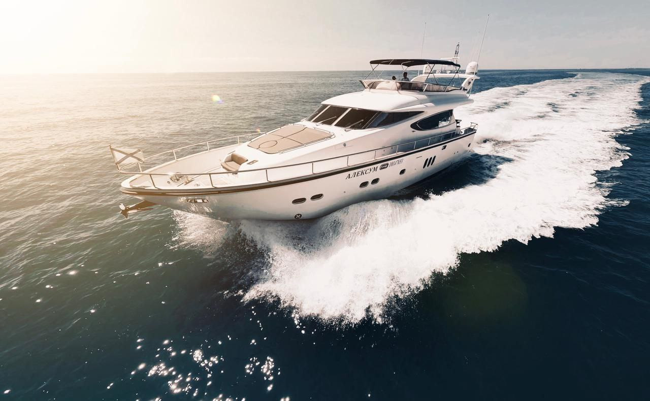 Премиум яхты в Сочи. Аренда Яхт и Катеров в Сочи