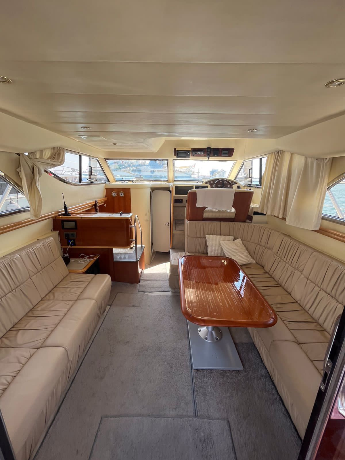 Двухпалубные яхты в Сочи. Аренда Яхт и Катеров в Сочи