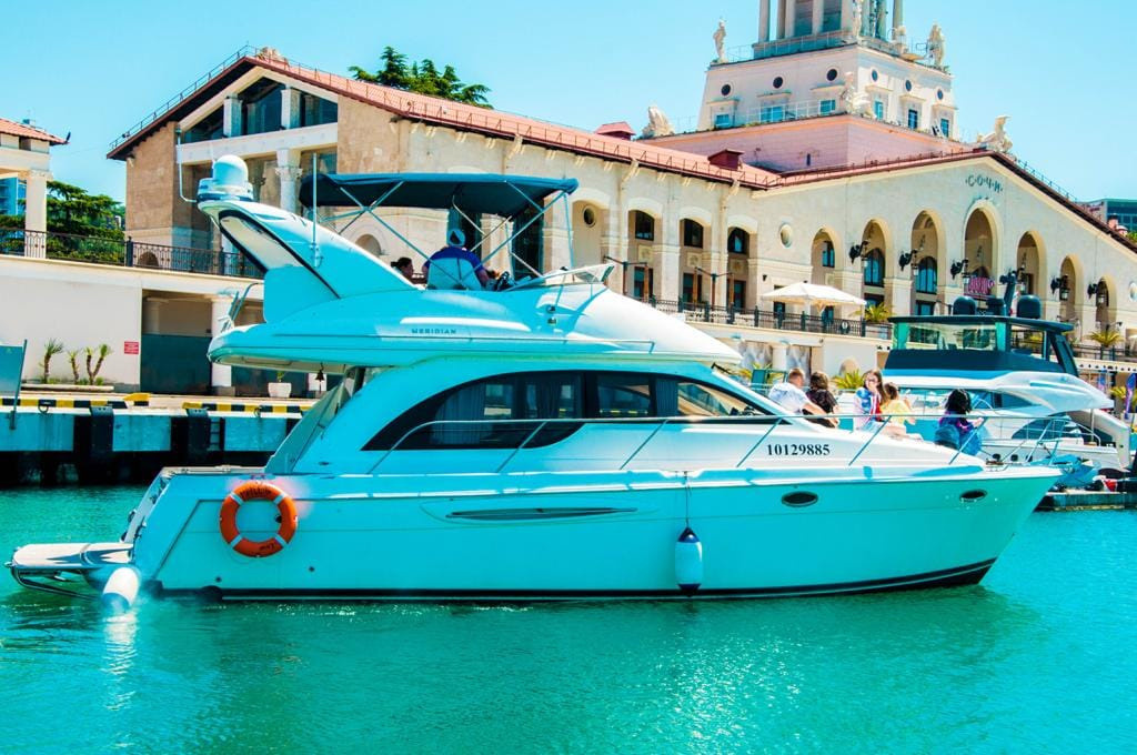 Двухпалубные яхты в Сочи. Аренда Яхт и Катеров в Сочи