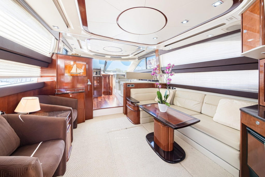 Премиум яхты в Сочи. Аренда Яхт и Катеров в Сочи