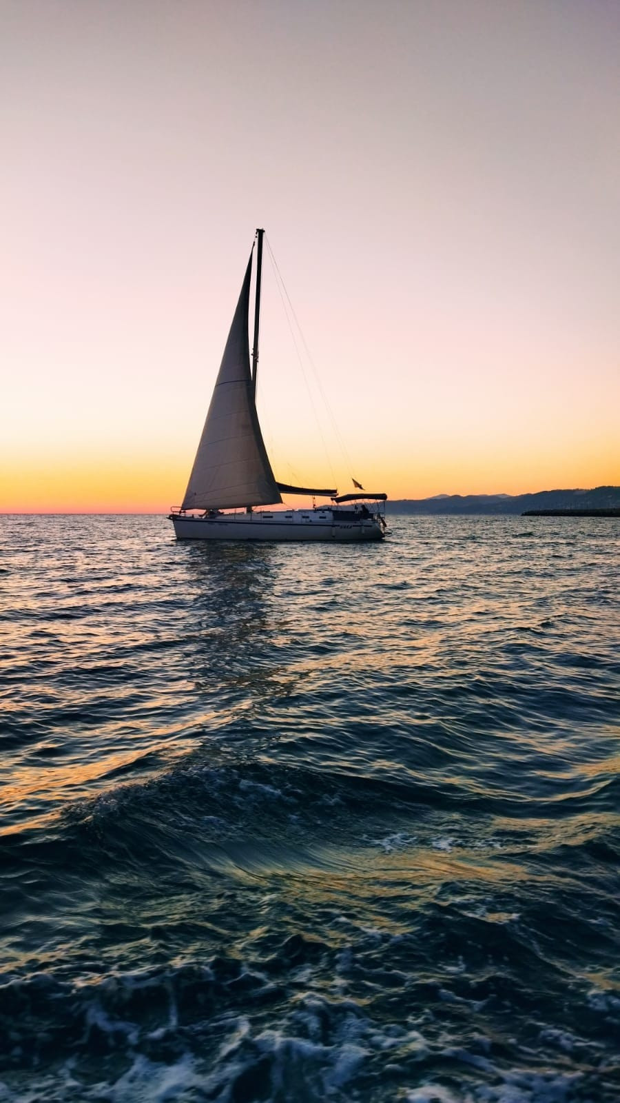 Парусно —моторные яхты и катамараны в Сочи. Аренда Яхт и Катеров в Сочи