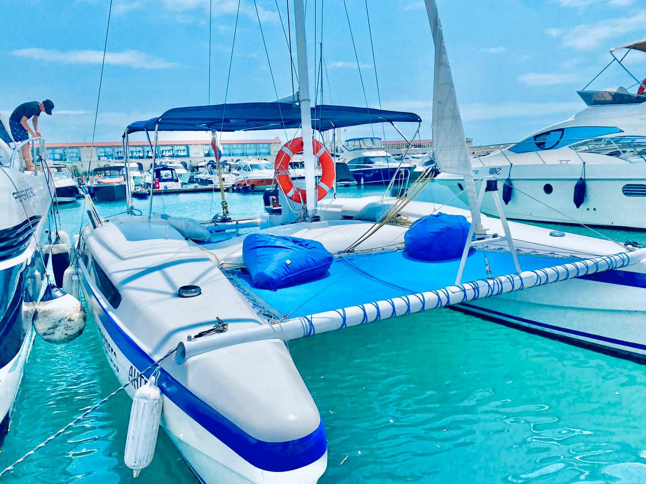 Парусно —моторные яхты и катамараны в Сочи. Аренда Яхт и Катеров в Сочи