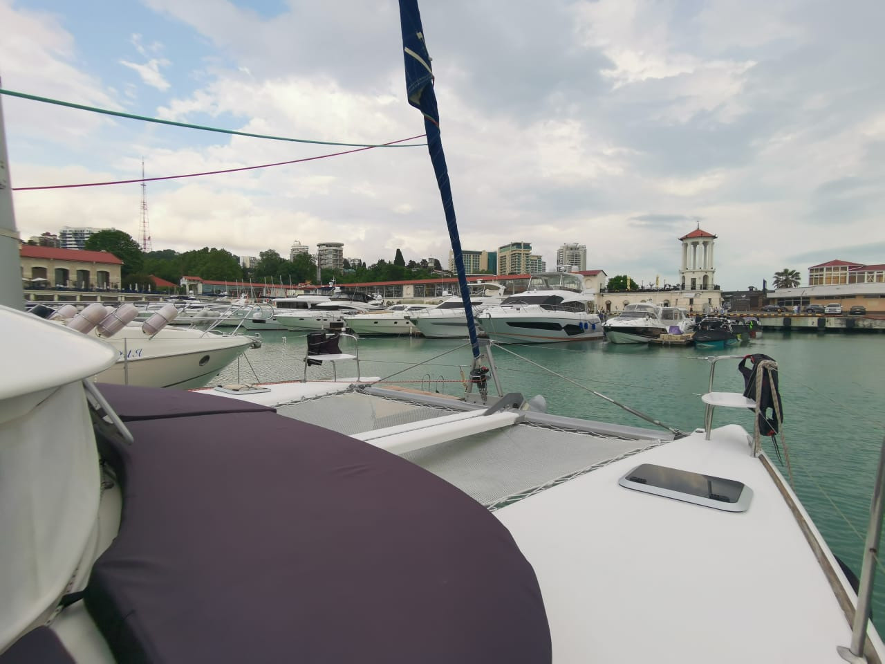 Парусно —моторные яхты и катамараны в Сочи. Аренда Яхт и Катеров в Сочи