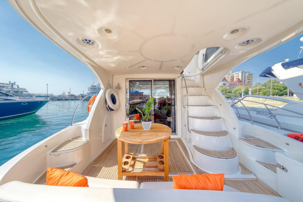 Премиум яхты в Сочи. Аренда Яхт и Катеров в Сочи