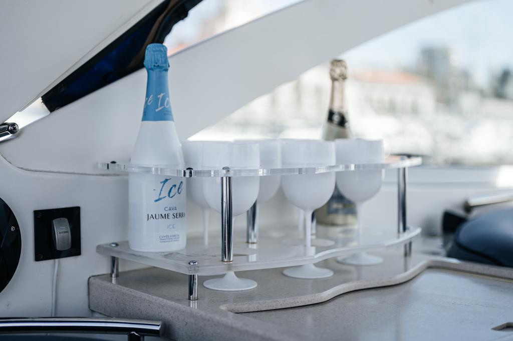 Комфорт катера в Сочи. Аренда Яхт и Катеров в Сочи