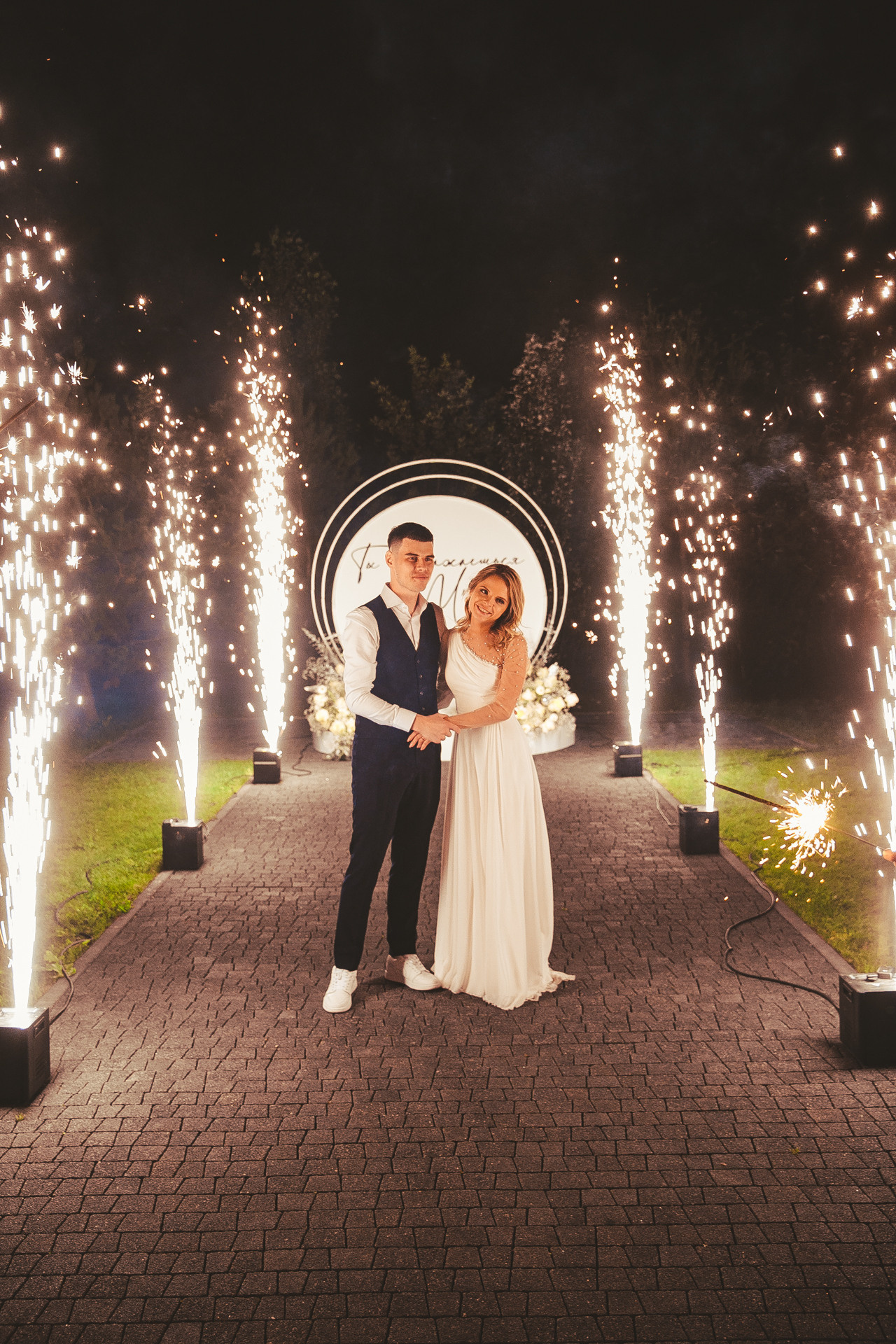 свадьба красноярск, свадебный организатор красноярск, организатор красноярск, организатор свадьбы красноярск, свадебный фотограф, финал свадьбы, бенгальские огни на свадьбу