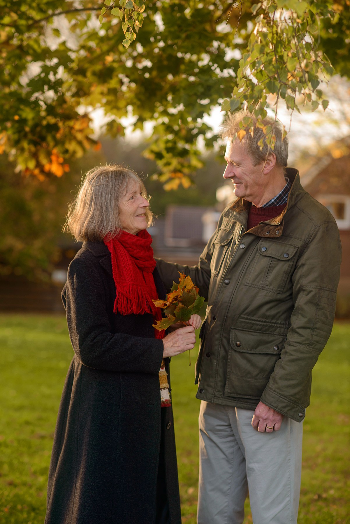 Photo session for a couple in a local autumn Scotland park. Elena Carruthers family photographer in Scotland (Edinburgh, Glasgow)