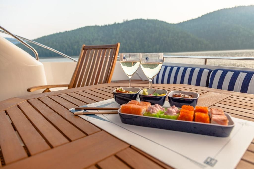 RestPlace — парусные, премиум яхты, катера — аренда Красноярск