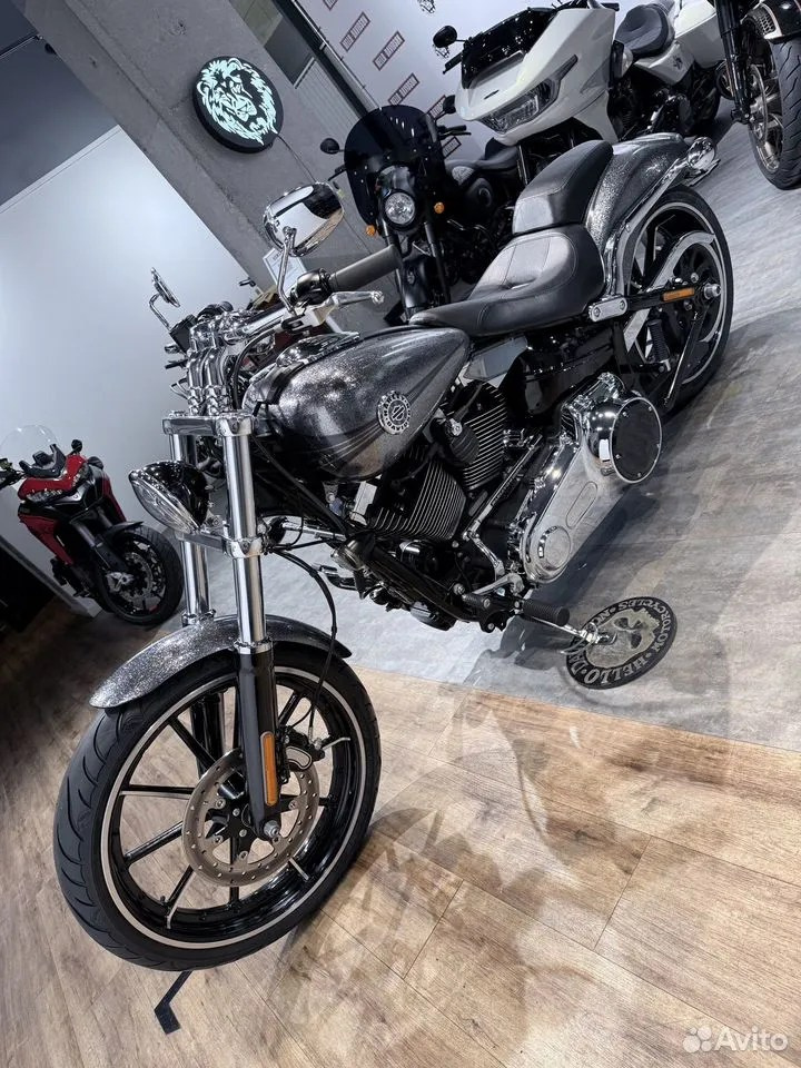 Купить Harley-Davidson Breakout ABS Hard Candy Custom (Softail/Dyna) — подробнее на сайте. Hello Davidson, Москва. Только хорошие мотоциклы…