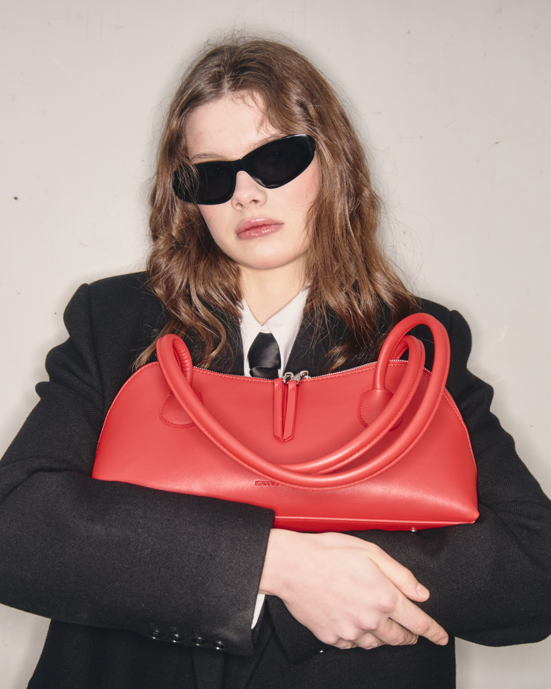 ARNY PRAHT: styled by sun. Я Саша, креативный продюсер и арт-директор из Москвы. Придумываю, собираю и запускаю визуальные проекты