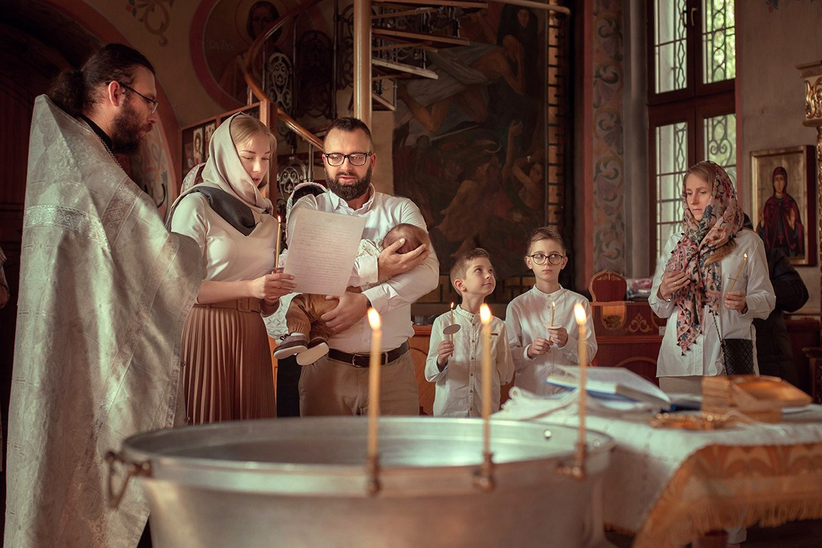 Фотосъемка крещения в храме, крещение в храме Николая Чудотворца в Ангелово