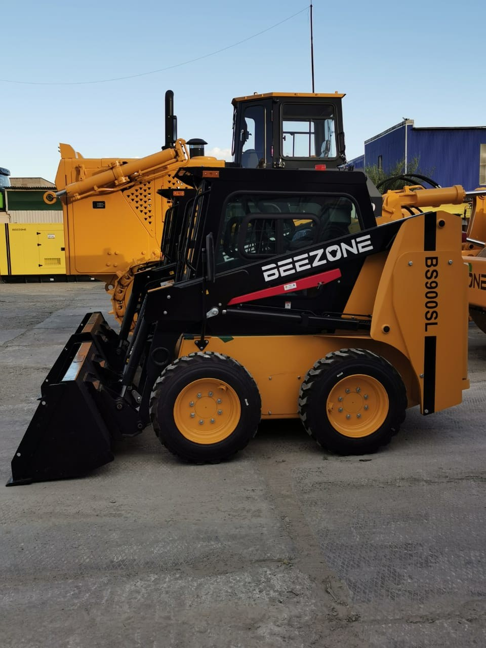 Фото миник Beezone BS900SL. Продажа и обслуживание грузовой техники и спецтехники в г. Новосибирск компания СТИ