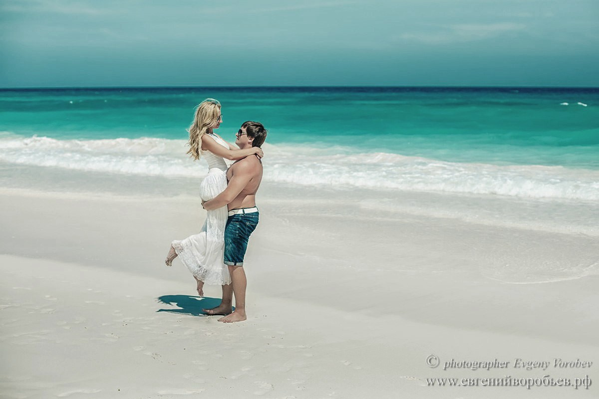 фотосессия лавстори на Пхукете фотограф в тайланде на пляже Семиланские острова красивое место идея образ девушка в купальнике примеры фото позы для фотосессии Патонг пляж Карон Найхарн Ката Майкао пальма экскурсия Заказать фотосессию цена стоимость lovestory