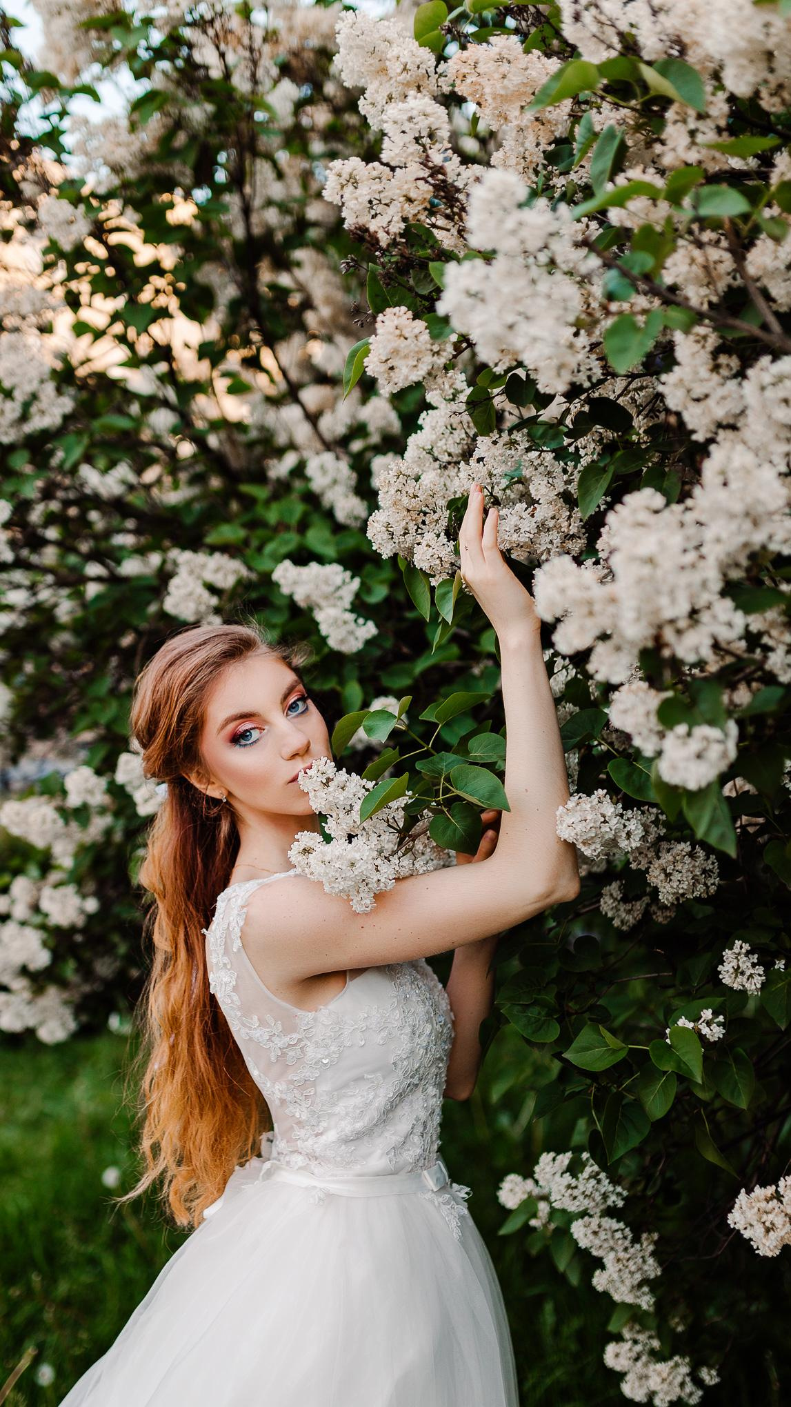 Невеста в цветущей сирени. Семейный и индивидуальный фотограф в Санкт-Петербурге Маргарита Щипкова