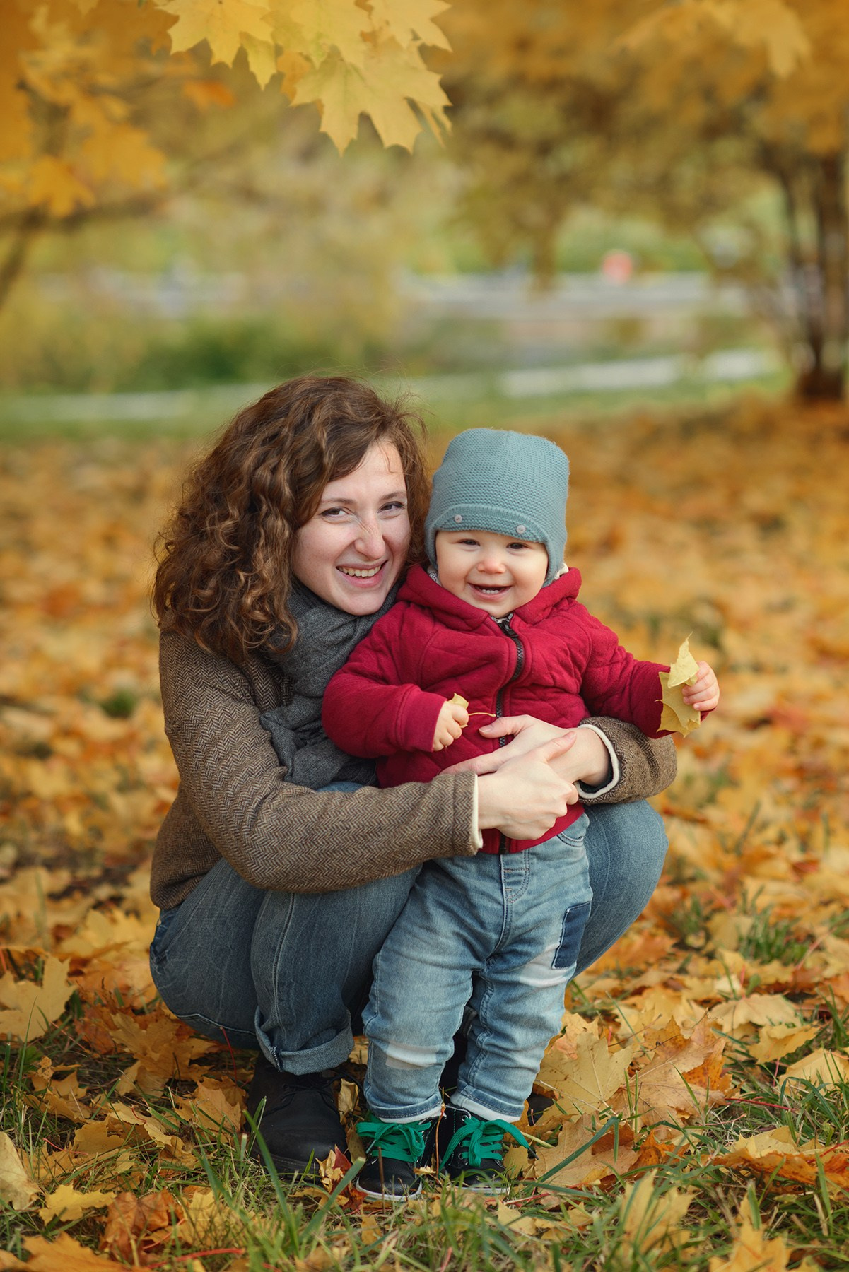 Photo shoot of a mom with baby in autumn. Photos with yellow leaves